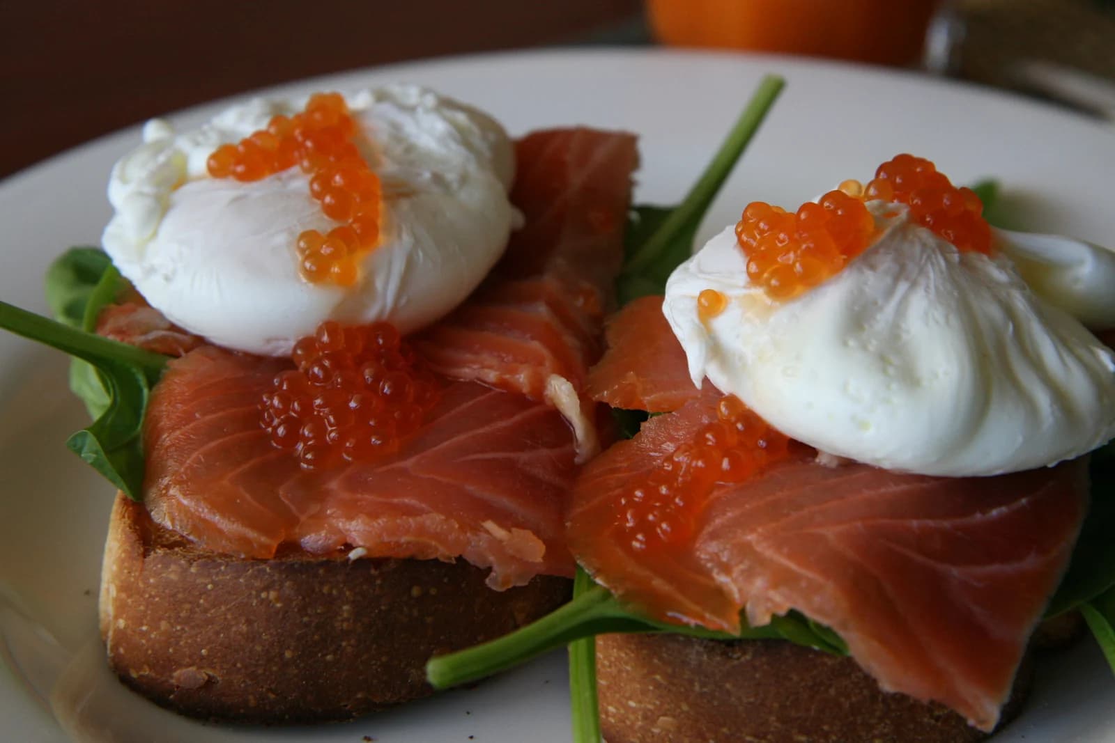 Poached eggs and smoked salmon on toast with spinach and salmon roe