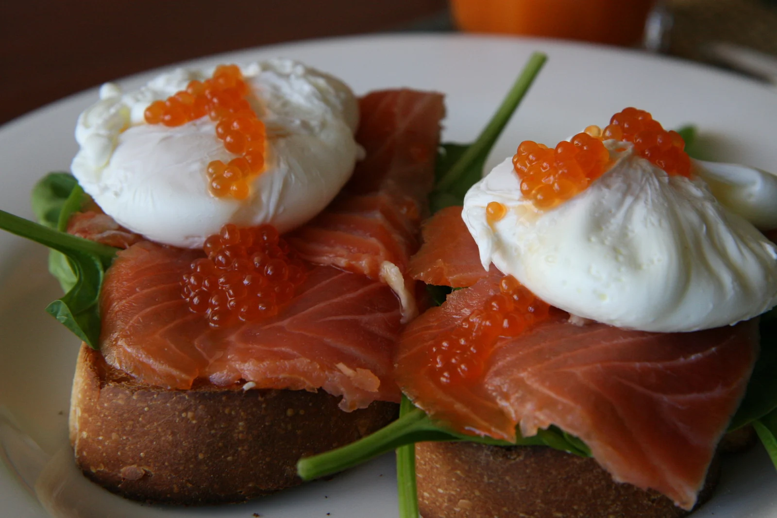 Poached eggs and smoked salmon on toast with spinach and salmon roe